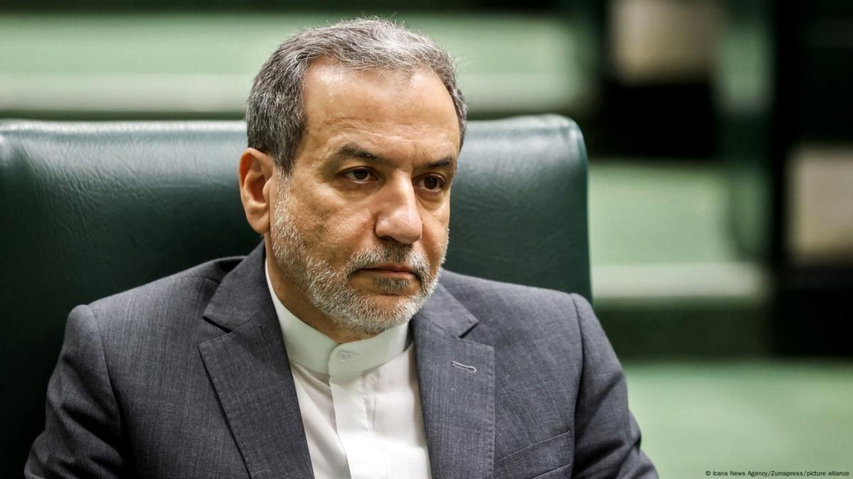 Irán nechce rokovať s USA, pokiaľ bude Izrael pokračovať v útokoch