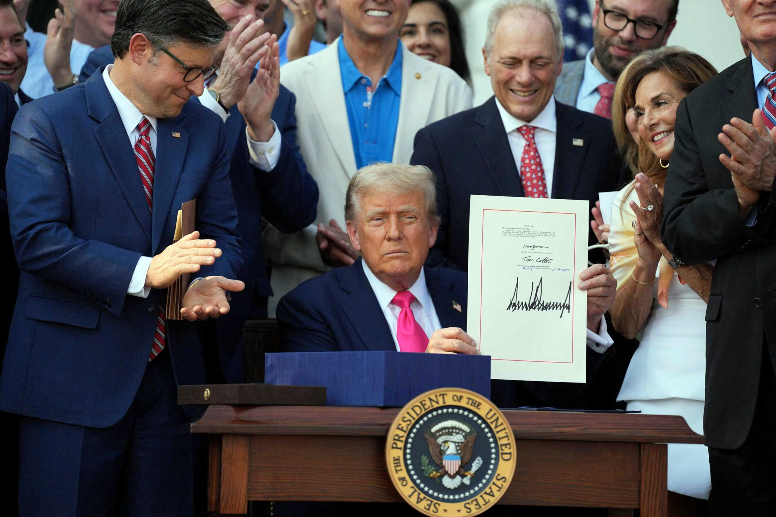 Trump podpísal legislatívu o daňových a výdavkových škrtoch