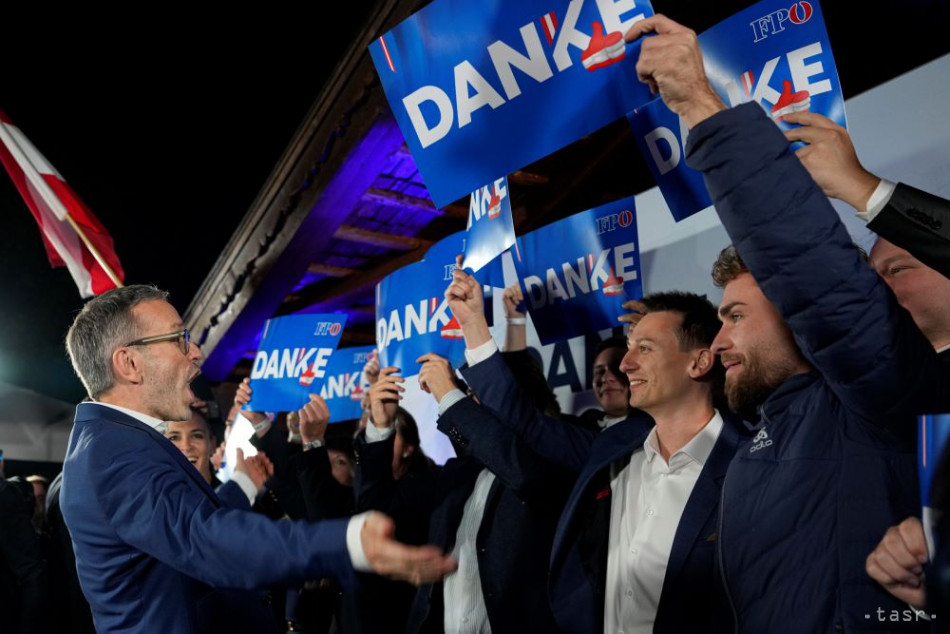 FPÖ má podporu približne 35 percent voličov