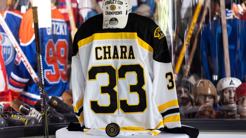 Boston Bruins vyradí Chárovo číslo 33