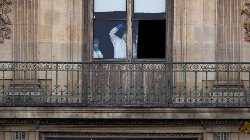 Po krádeži v Louvre sprísnia opatrenia