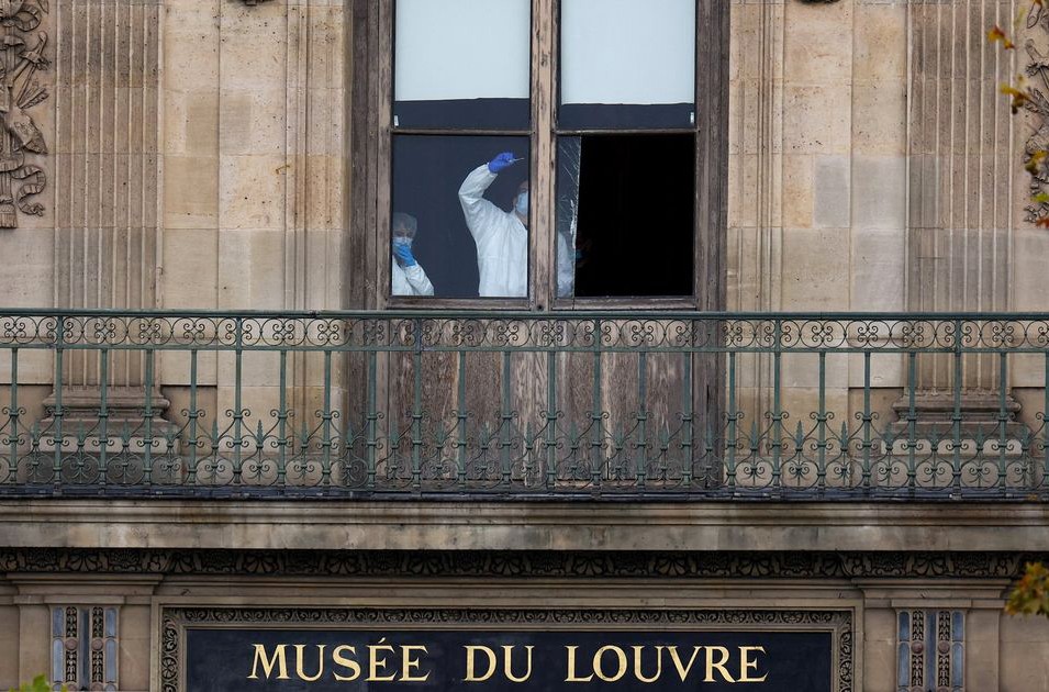 Po krádeži v Louvre sprísnia opatrenia