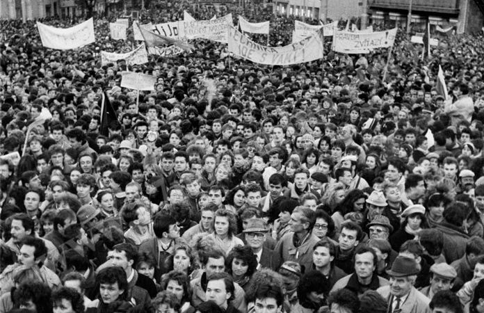 Novembru 1989 predchádzala sviečková manifestácia 
