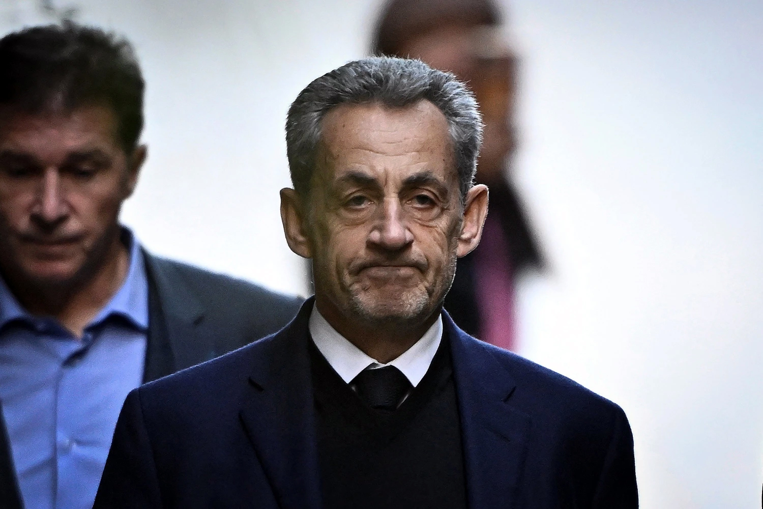 Exprezidenta Sarkozyho prepustili z väzenia