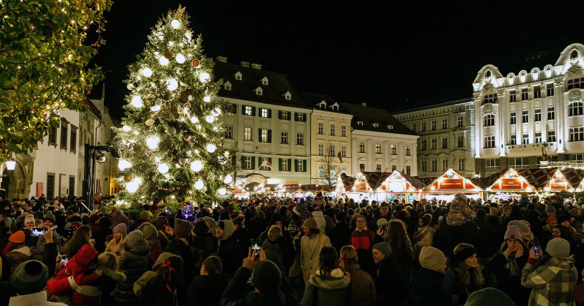 Otvorili vianočné trhy v Bratislave