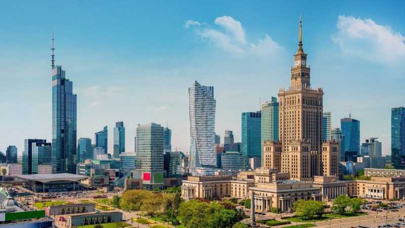 Tusk kritizuje Orbána za podporu Trumpovho plánu