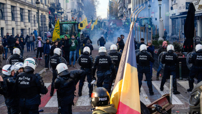 Farmári z celej EÚ protestovali v Bruseli