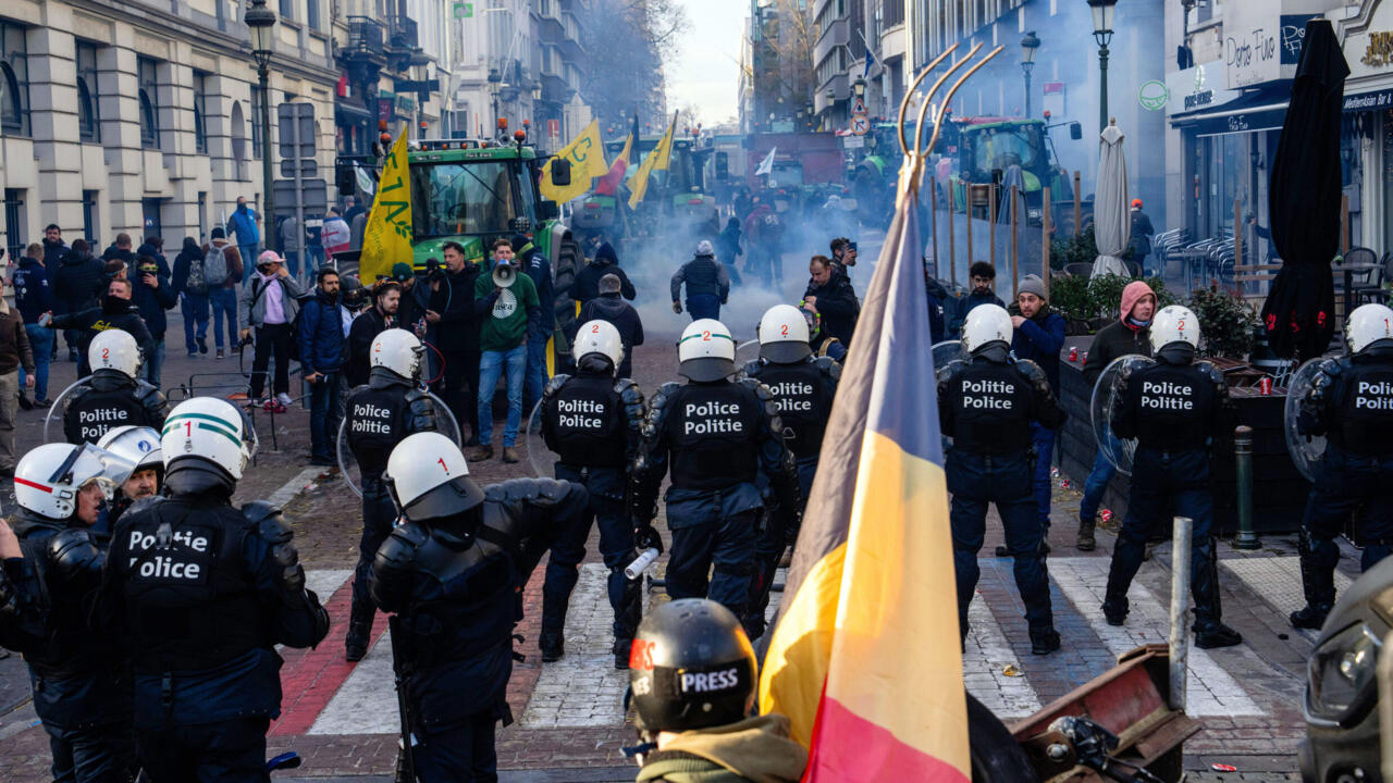 Farmári z celej EÚ protestovali v Bruseli