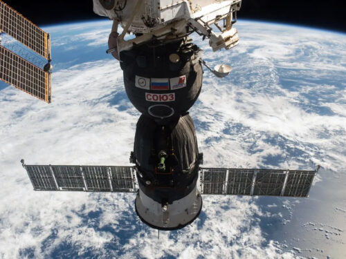 Sojuz pristál aj s americkým astronautom