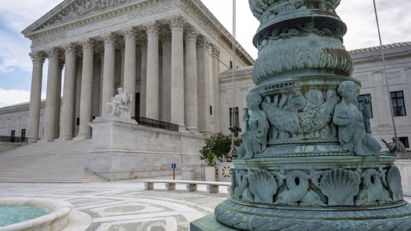 Donald Trump zaviedol 10% globálne clo