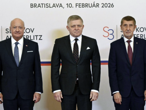 Premiéri troch štátov sa dohodli na deklarácii