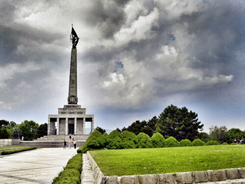 Poškodzovanie hrobov a pamätníkov bude trestným činom