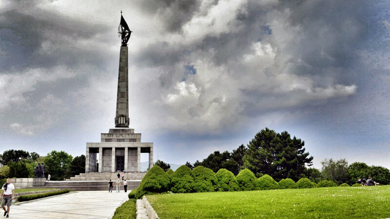 Poškodzovanie hrobov a pamätníkov bude trestným činom