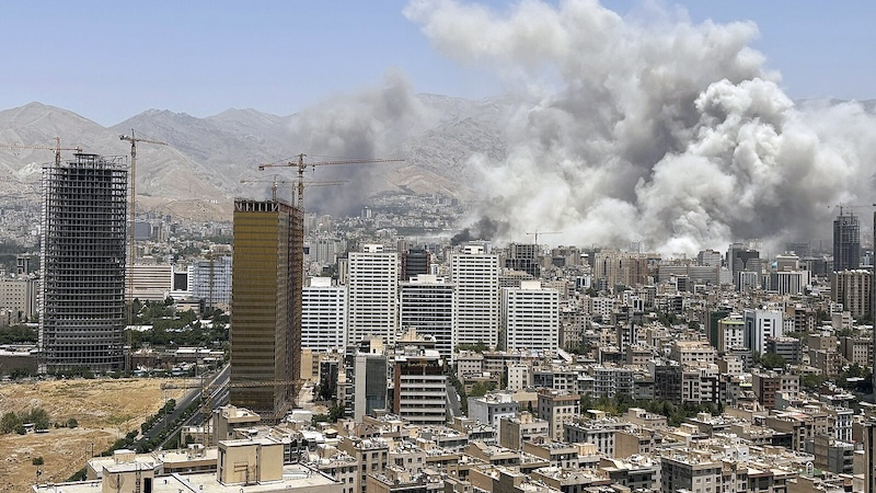 Netanjahu nariadil zintenzívniť údery na Teherán