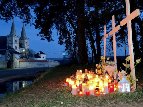 Požehnanie pamätníka trom zahynutým dievčatám