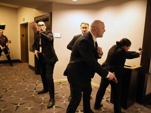 Streľba počas večere pre novinárov za účasti prezidenta Trumpa