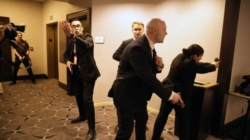 Streľba počas večere pre novinárov za účasti prezidenta Trumpa