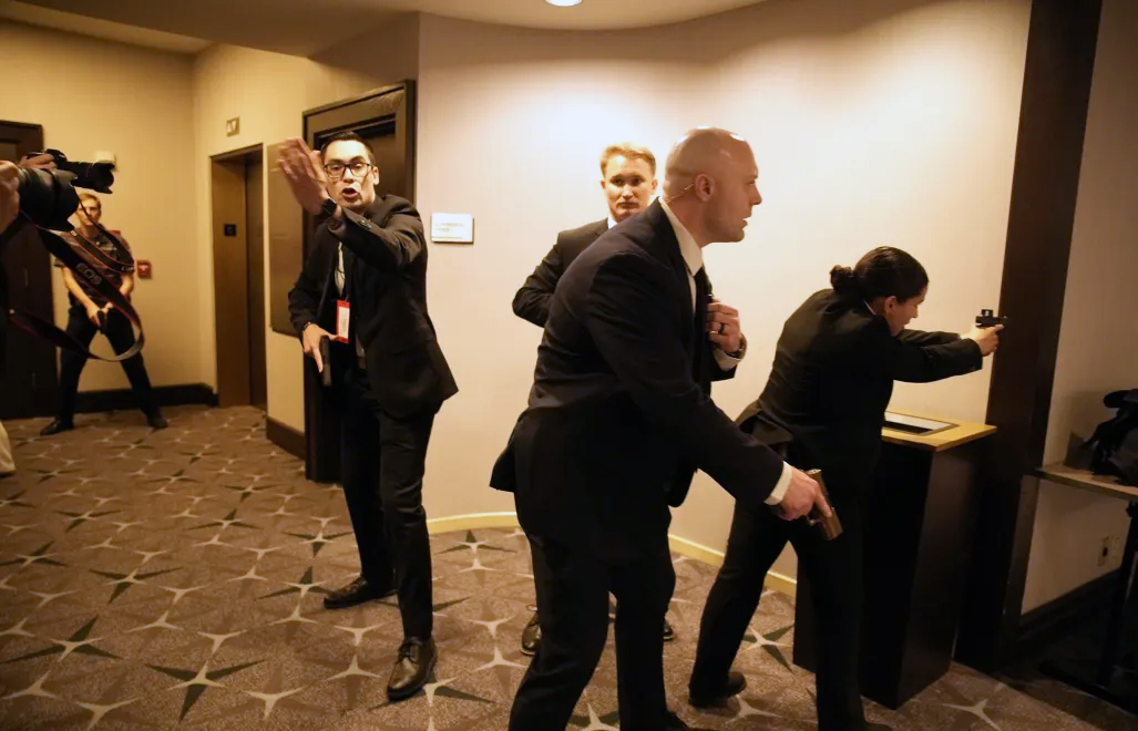 Streľba počas večere pre novinárov za účasti prezidenta Trumpa