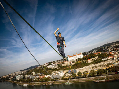 Slackliner Jaan Roose v Bratislave