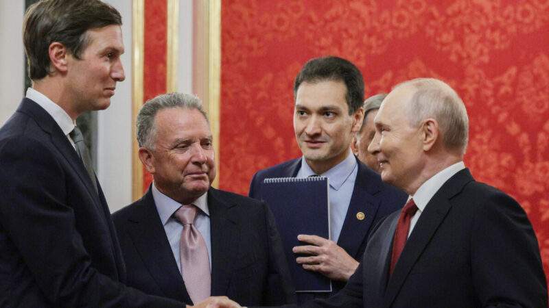 Americkí vyslanci prišli do Moskvy