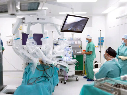 Vo Zvolene vykonali operáciu s pomocou robota